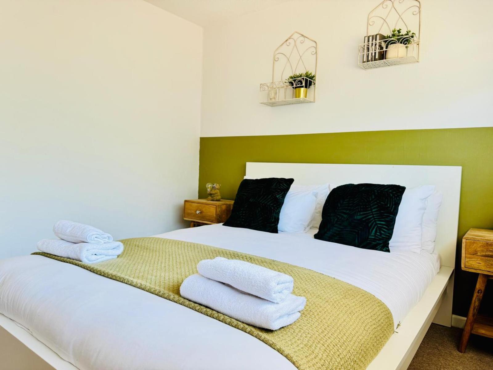 2 Bed House, Sleeps 6, Dog Friendly, Close To A14 M11, With Garden & Parking Long Stay Work Contractor Leisure, Jade CBG Exterior foto