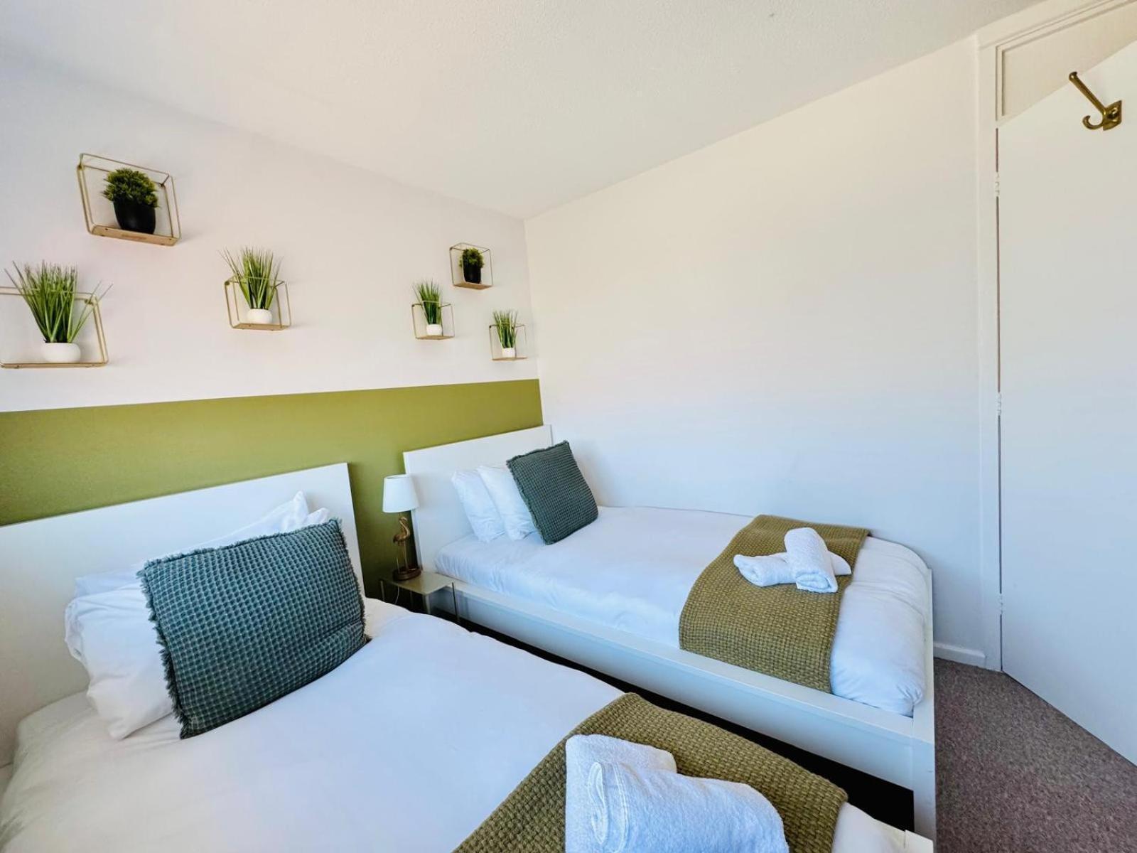 2 Bed House, Sleeps 6, Dog Friendly, Close To A14 M11, With Garden & Parking Long Stay Work Contractor Leisure, Jade CBG Exterior foto